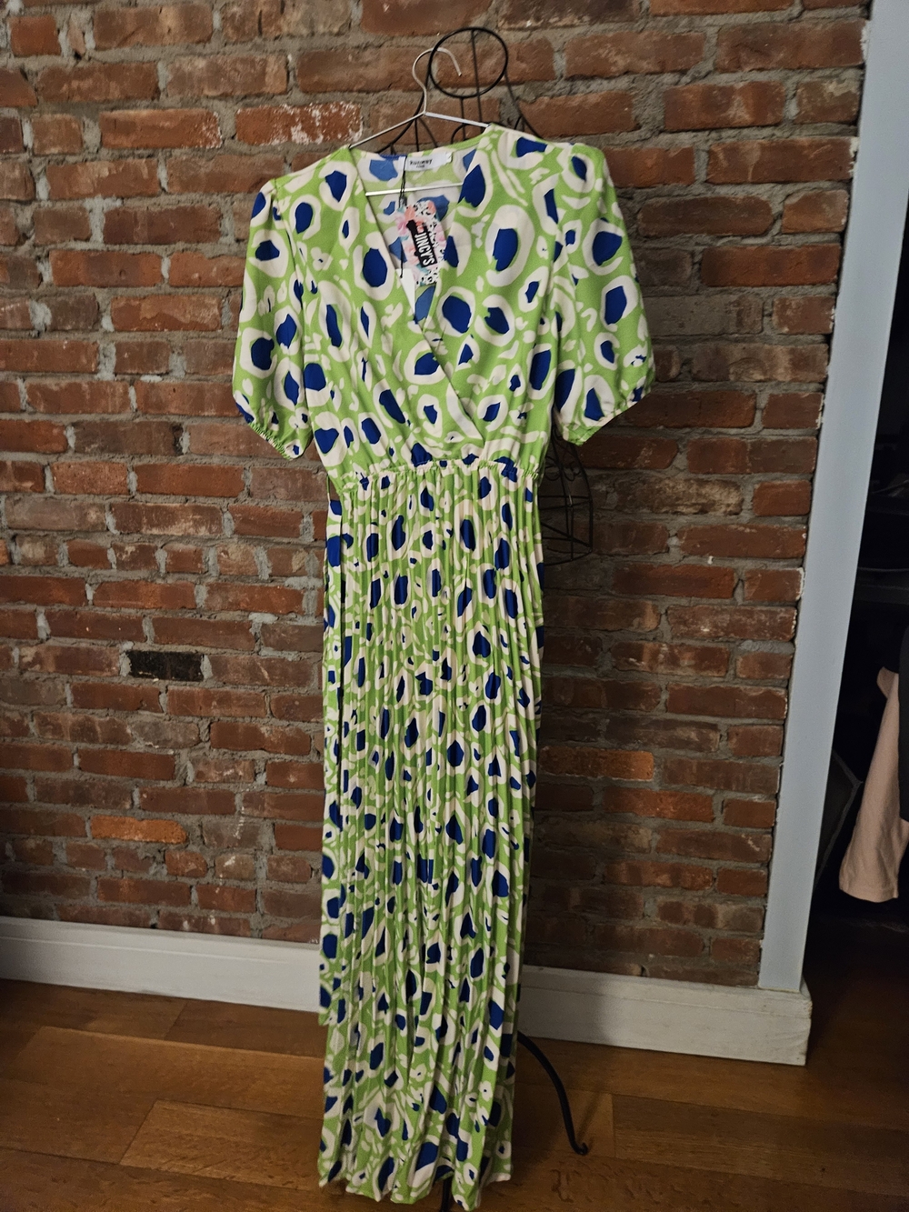 Runway Paris Green & Blue Printed V-Neck Pleated Maxi Dress